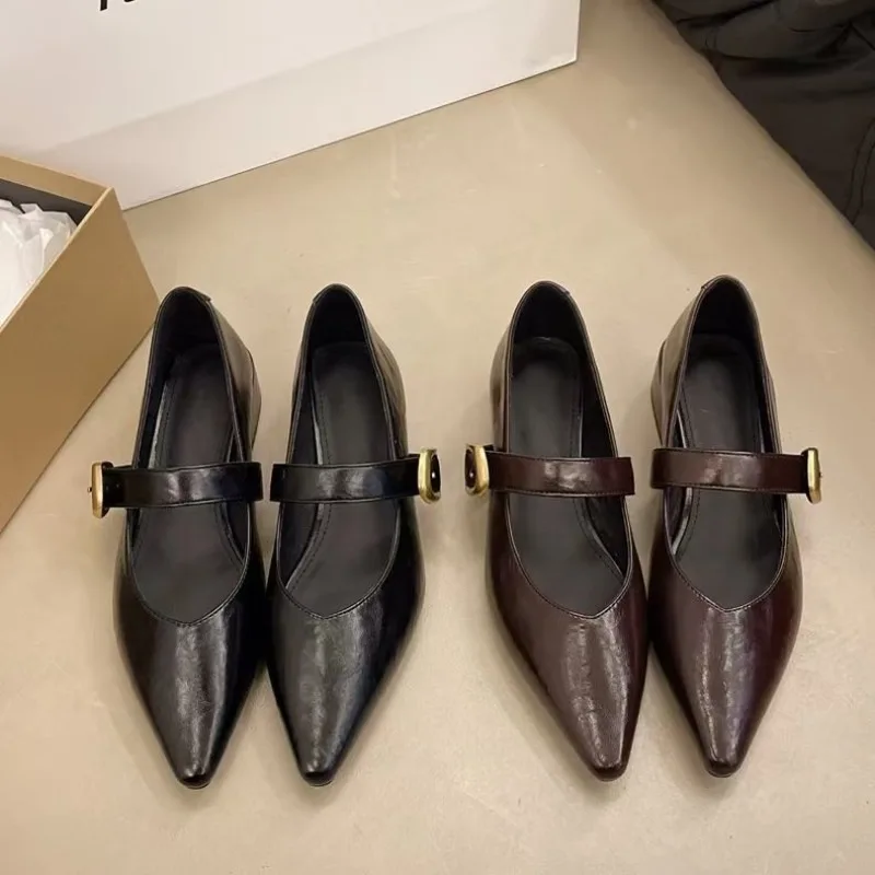 

Новые женские туфли на низком каблуке на мягкой подошве с острыми кончиками, однотонные простые удобные туфли на толстом каблуке