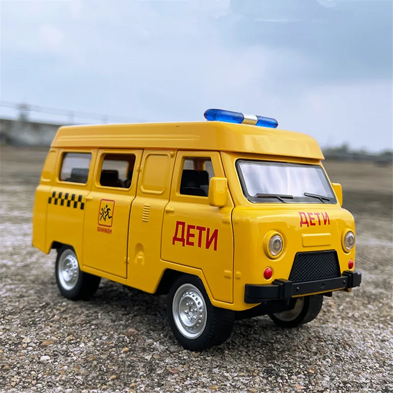 1/18 UAZ Travelers Alloy Police Bus Car Model Diecast Traffic City Tour Vehicles Car Model Simulation Sound Light Kids Toys Gift