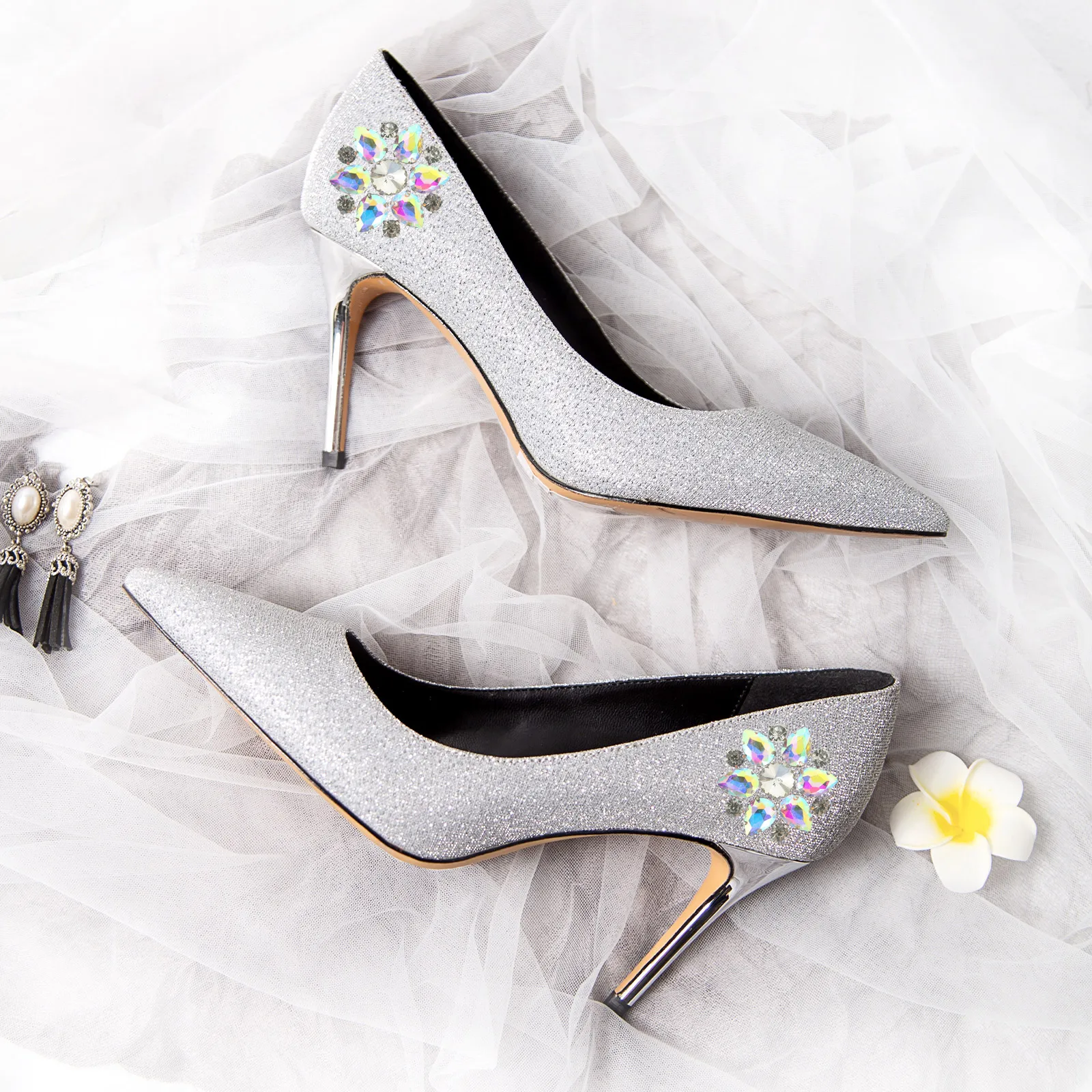 

2pcs Bow Rhinestone Shoe Clips for Women Fashion Buckles Decoration Accessories with Sparkle Design Bright Color
