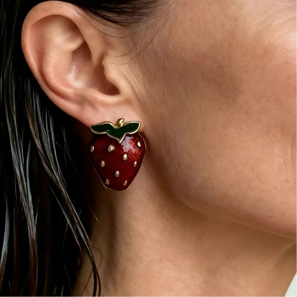 

Retro Cute Red Strawberry Enamel Stud Earrings Red Vintage Style Simple Fashion High-End Stud Earrings Ear Accessories