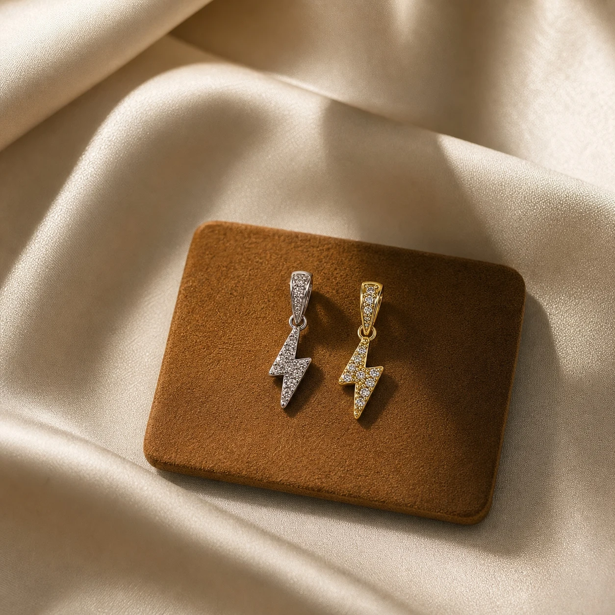  18K vergoldeter Edelstahl-Blitzanhänger mit funkelndem Zirkonia-Charm für DIY-Halskettenherstellung – Detail 3