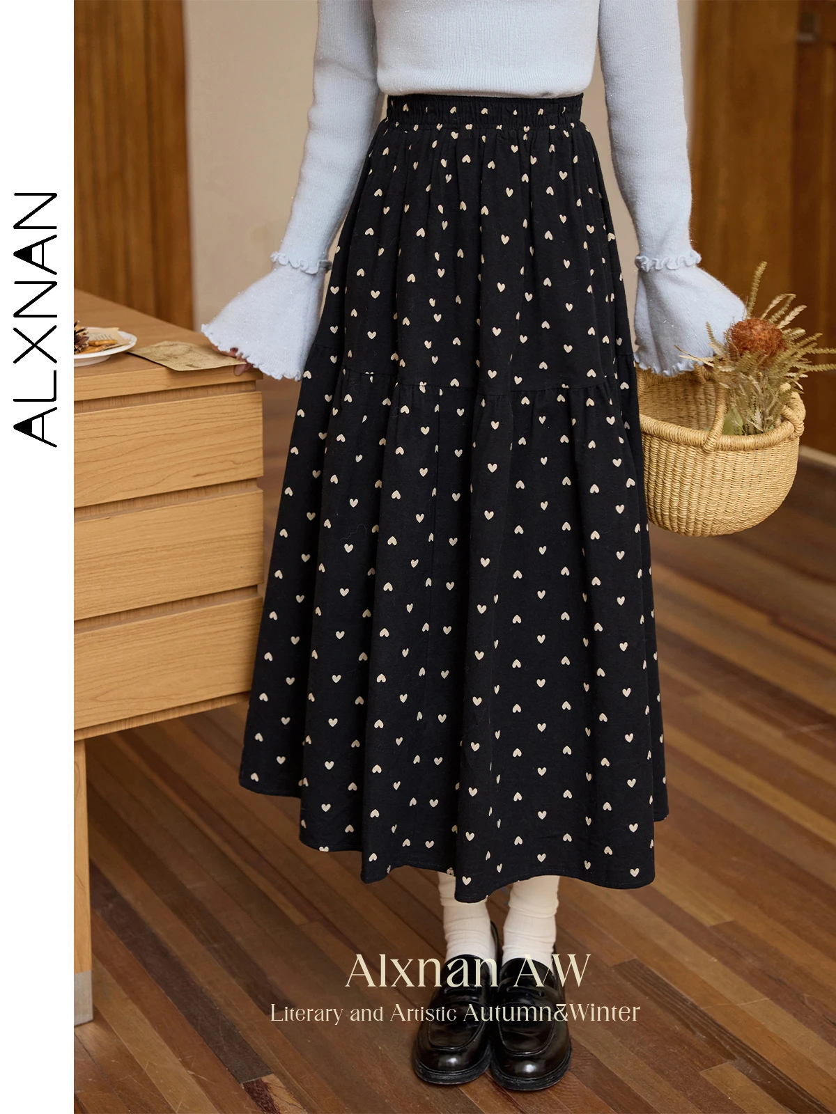 ALXNAN Women Black Skirts All-match A-line High Waist Heart Print Pleated Midi Dress 2024 Winter Bottoms Female Clothing L52621