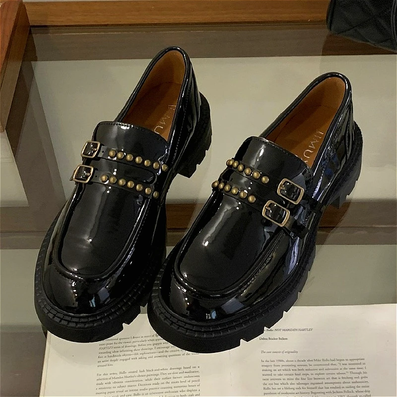 

Rivet Belt Buckle Brand Loafers Women Chunky Heel Round Toe Casual Shoes Female Patent Leather Comfy Fashion Leather Shoes Women