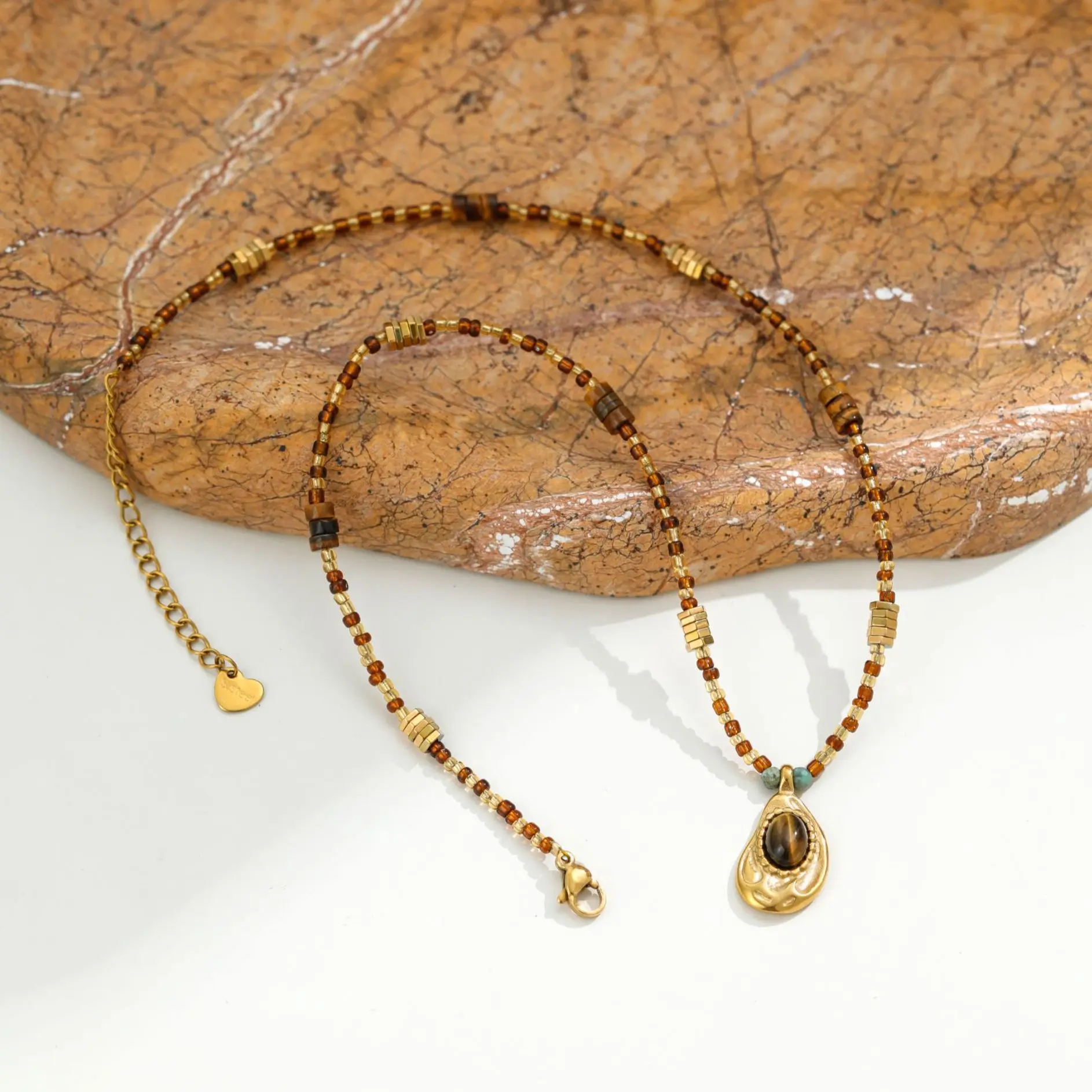 Natural stone necklace Perfume handmade beaded pendant temperament versatile women's light luxury retro texture wind lock, start