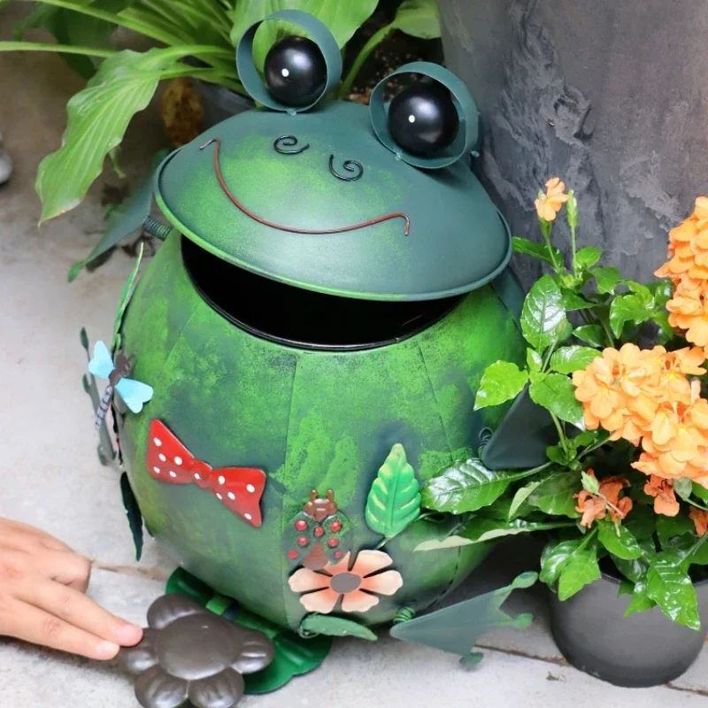 Cartoon Frog Trash Can for Kitchen and Outdoor Garden, Iron Art Rural Waste Basket, Creative Decoration, Antique