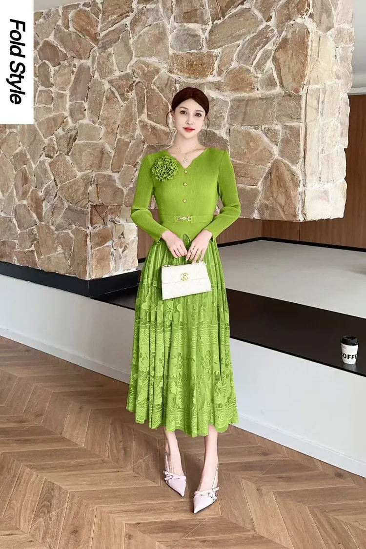 Miyake 2025 Autumn New Pleated Fashionable and Elegant V-neck Fake Two-piece Skirt Slim and Thin Dress