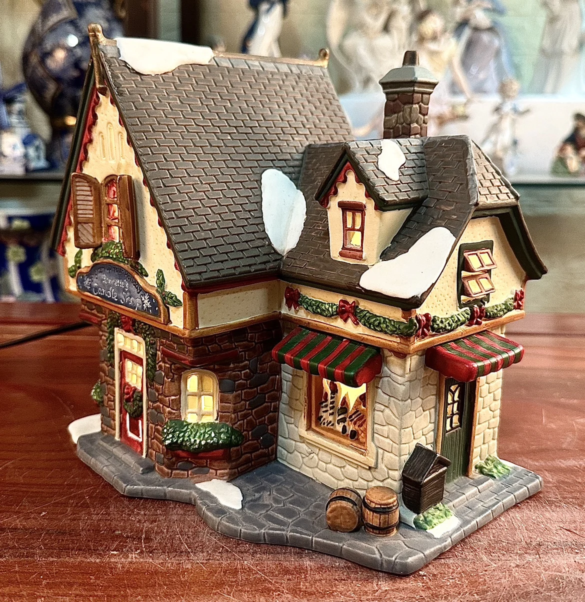 Owell Creative Ceramic Painted Night Lamp House Miniature Version of European Building Home Furnishing Living Room Ornament Gift