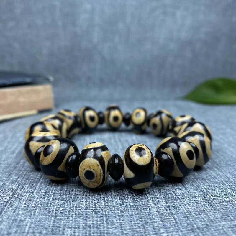 Tibetan agate tooth yellow three-eye abacus bead dzi bead bracelet,natural pulp coated high-oil men's and women's same bracelet.