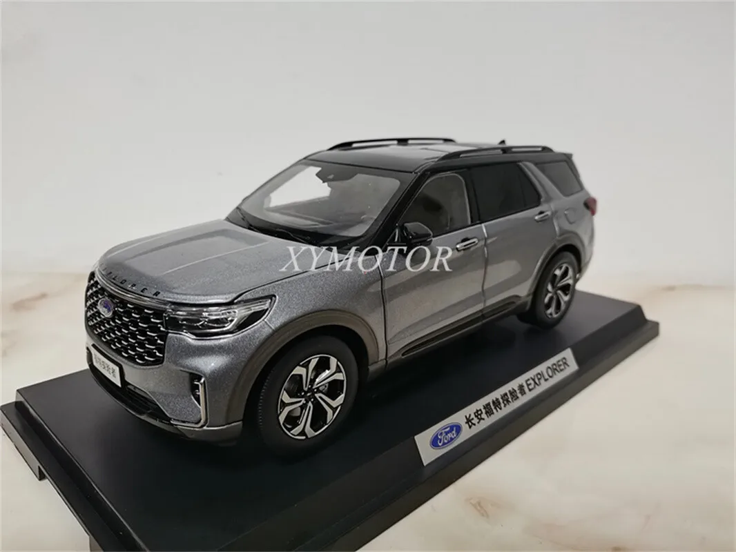

1/18 Ford EXPLORER 2023 SUV Off-road Diecas Car Model Toys Gifts Collection Gray