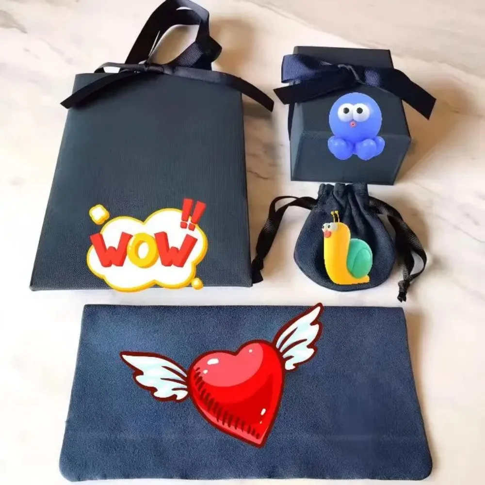 

Красиво упакованная подарочная коробка для ювелирных изделий, идеально подходит для подарков друзей и семьи.