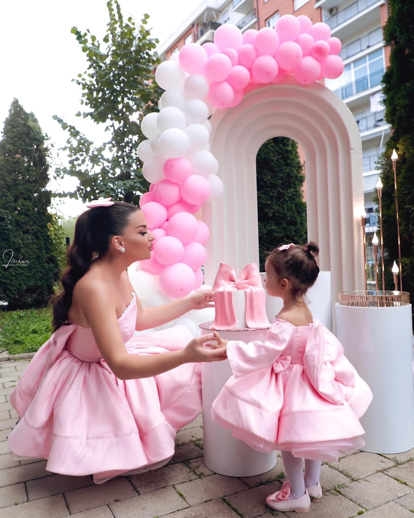 Cute Pink Satin Mother And Daughter Matching Dresses For Birthday Party Photo Shoot Ball Gown Short Mom And Me Evening Dress