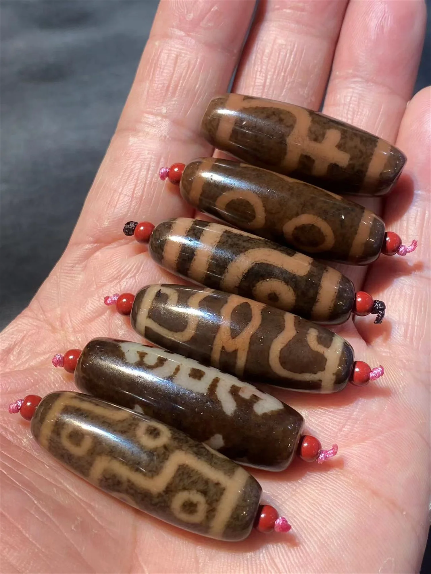 

1pcs/lot Special Lao Feng Style Ancient Agate Dzi Brownish-red The old material is old Bevel cut Handmade beads Bead type Quaint