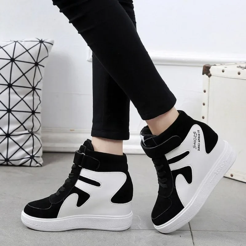 Sneakers rosse donna 2024 nuova piattaforma alta zeppe Casual autunno inverno donna nero aumento interno scarpe vulcanizzate stringate