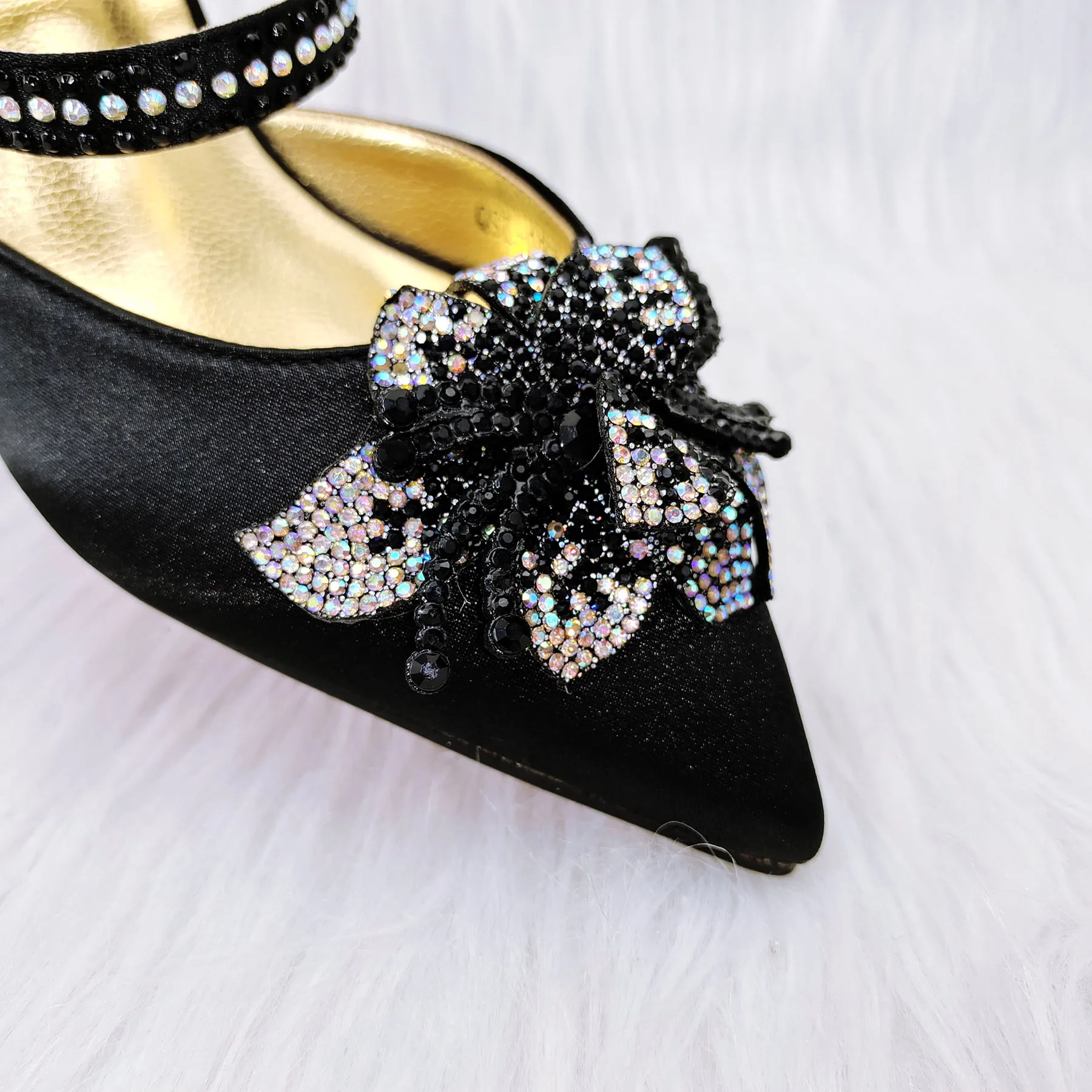 Italian Design 2021 Nigerian Fashion Elegant Ladies Shoes and Bag Set With Special Flower Decoration in Black Color for Party