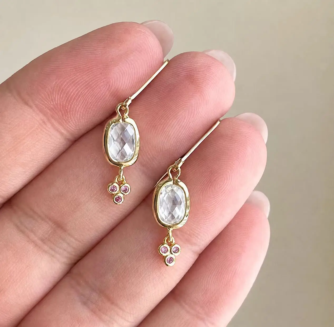 Vintage-style earrings featuring two-tone synthetic gemstones and suitable for pairing at parties and gatherings.