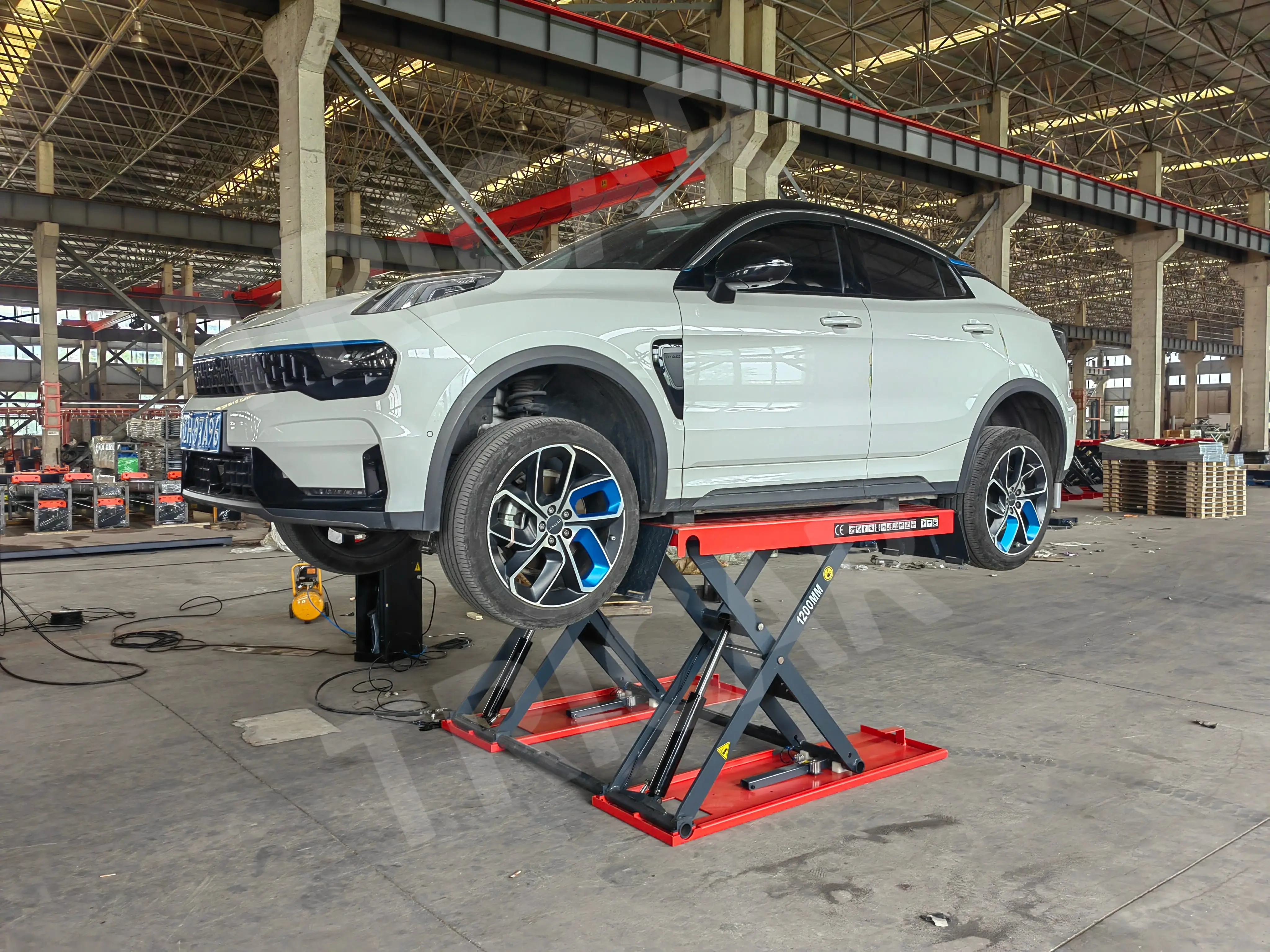 Ultra-Thin 1.2m CE Certified Car Lift Hot Selling Mid-Position Scissor Lift 4000kg Hydraulic Drive Release