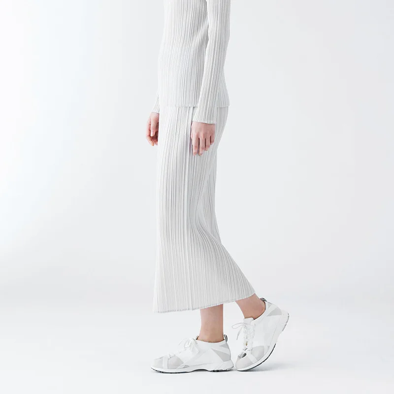 Miyake Pleated Hip Hugging Slim Half Skirt Summer 2025 Elastic Waist Pleated Straight Tube Half Skirt Versatile for Commuting