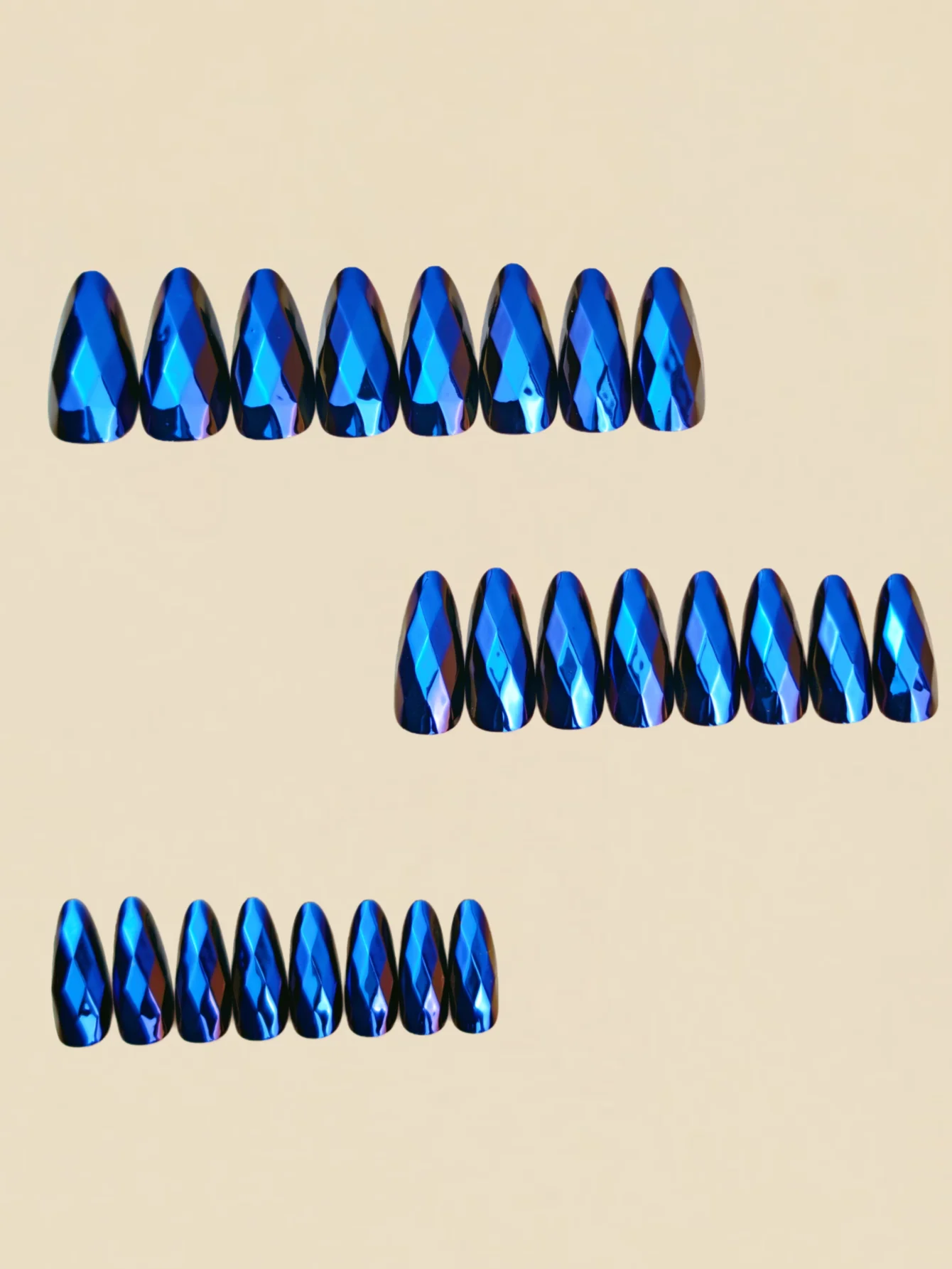 Mid-length almond nail art 3D diamond-shaped stereoscopic electroplated super shiny false nails, 24 pieces of patches, detachabl