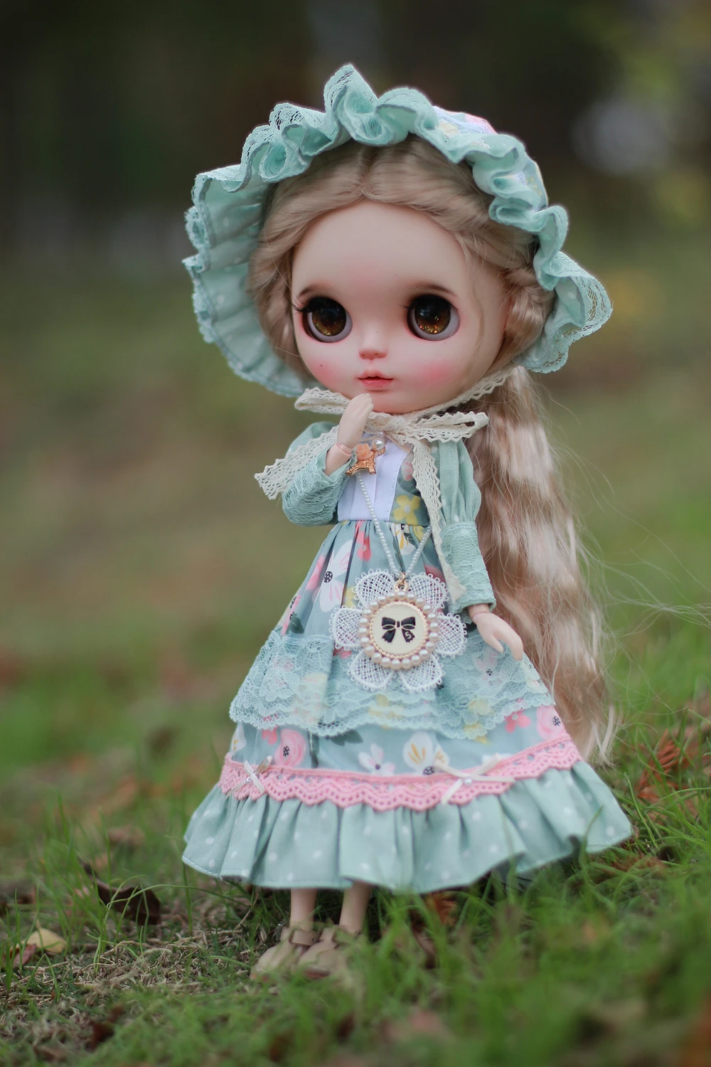 

Blythe clothes dress Light green flowers in spring with hat 1/6 30cm BJD anime girl (Fit Pullip,Ob24, Licca、ob22、qbaby)