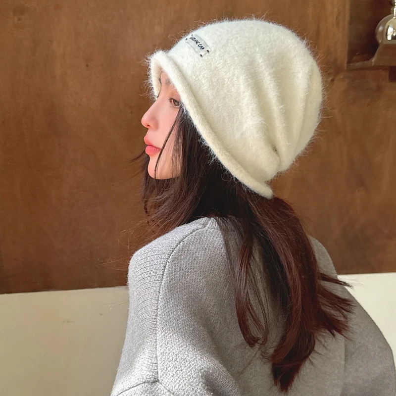 2024 Letter label pile cap women\'s winter plush warm ear protection cold hat casual white plain big head basin cap