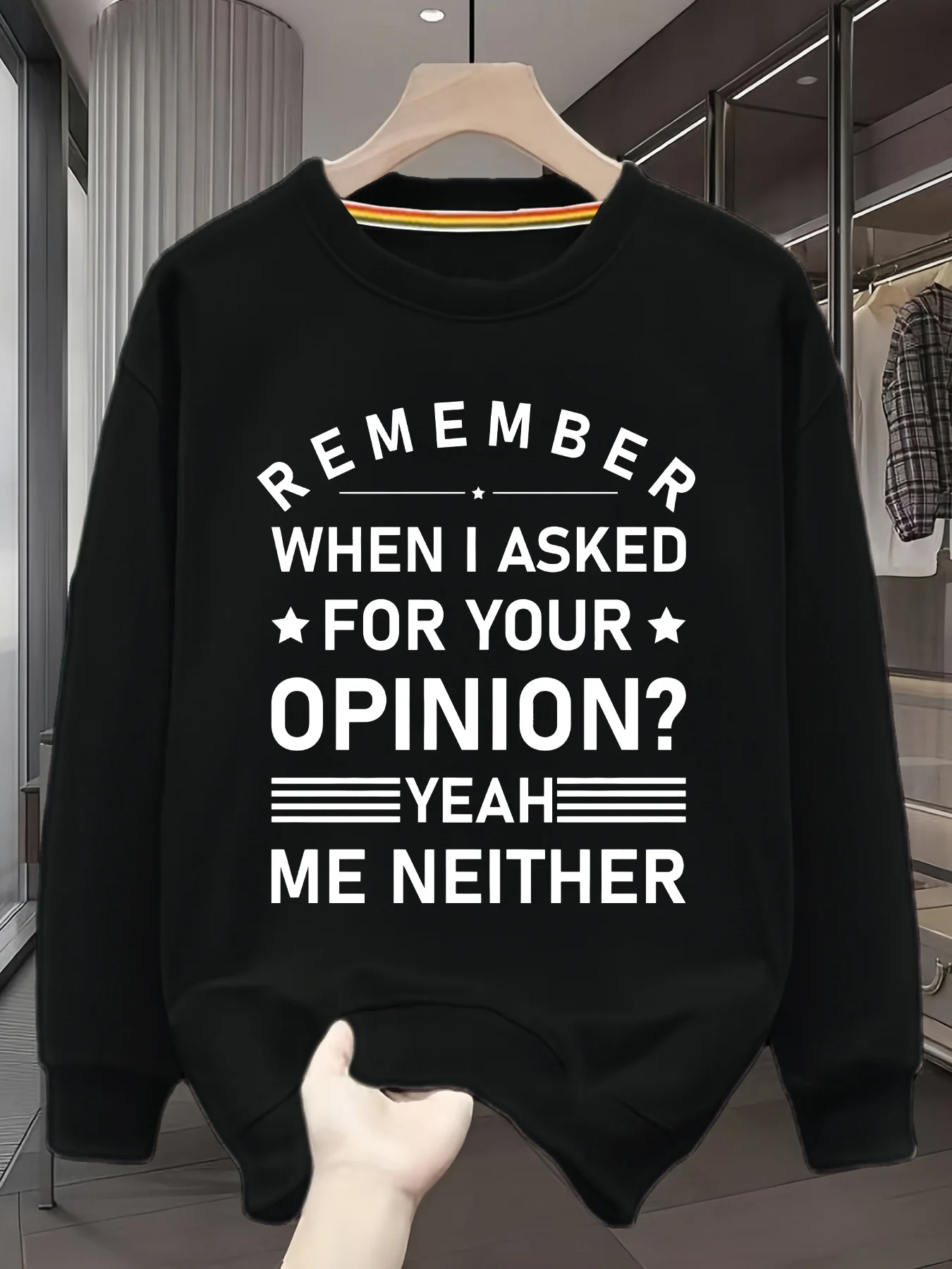 

Мужская повседневная толстовка с круглым вырезом и интересным принтом.