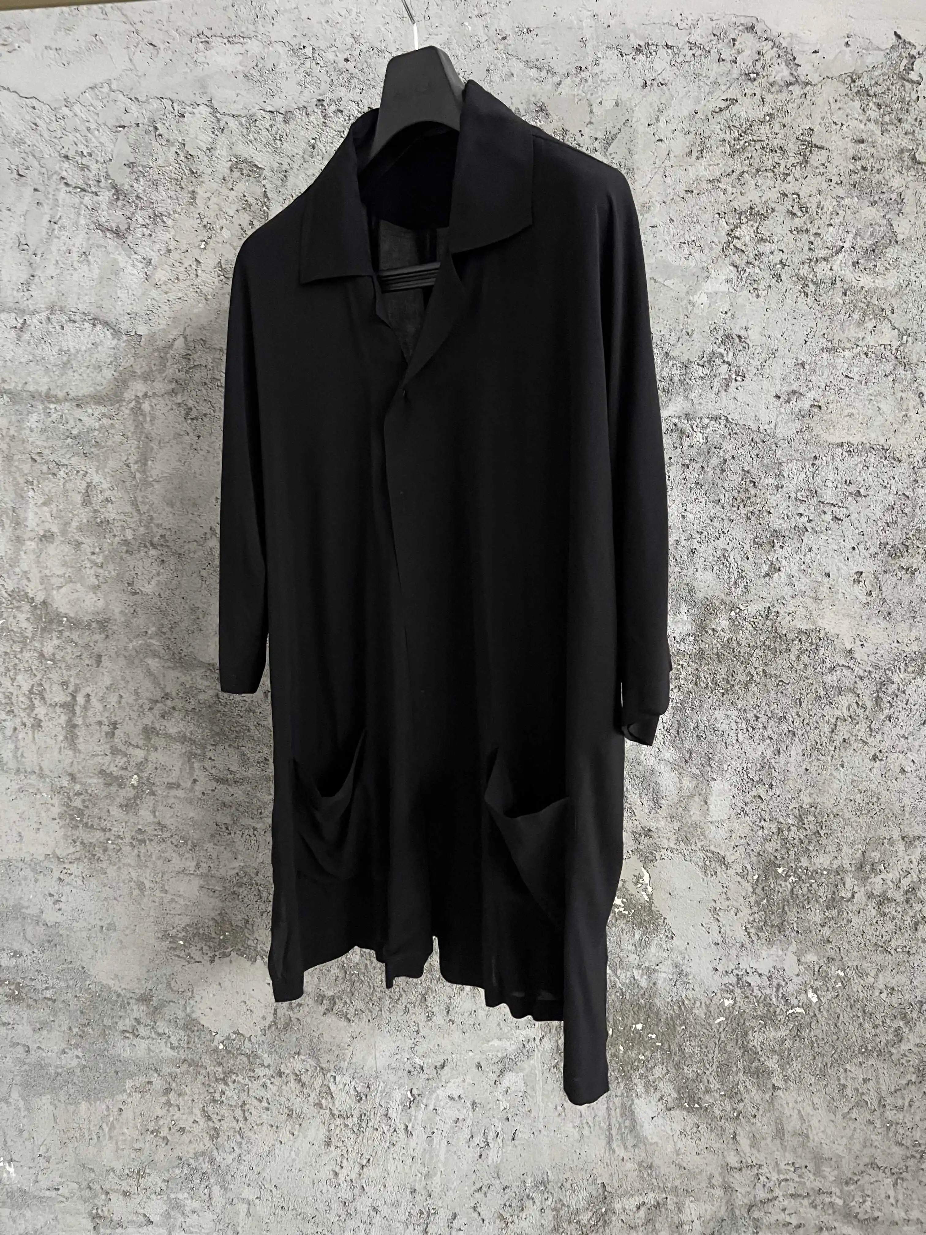 Original design triple collar, flowing multi-fabric design, recycled fiber stand-up collar, long-sleeved lining