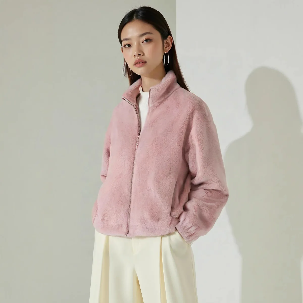 

Короткая куртка из искусственного меха с воротником-стойкой на молнии Розовые меховые куртки Пушистая однотонная теплая толстая плюшевая куртка из искусственной норки Повседневная тонкая верхняя одежда