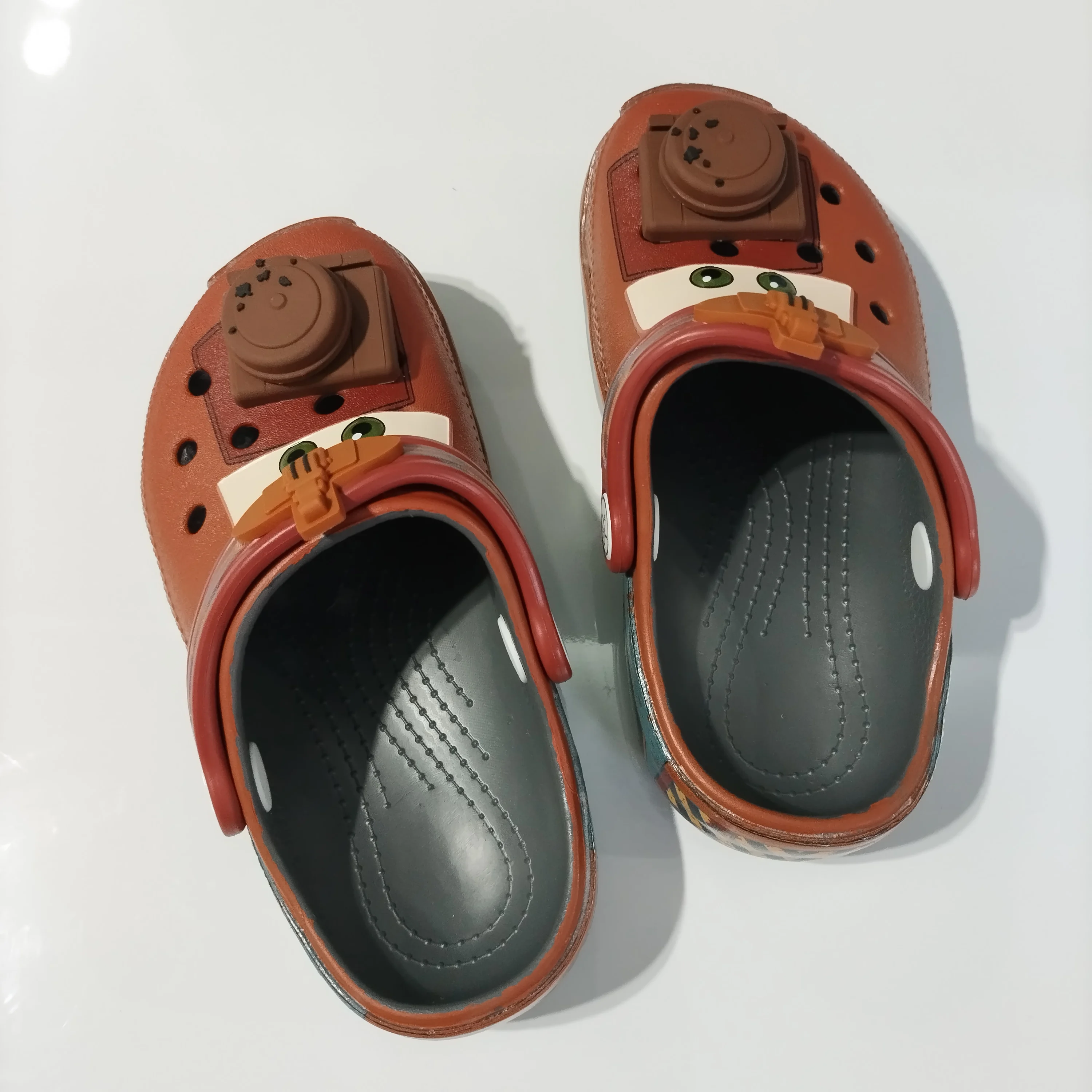 Mcqueens Pixar Mater zapatillas impermeables de dibujos animados para niños sandalias con agujeros sandalias para exteriores Casual transpirable Eva regalo para niño