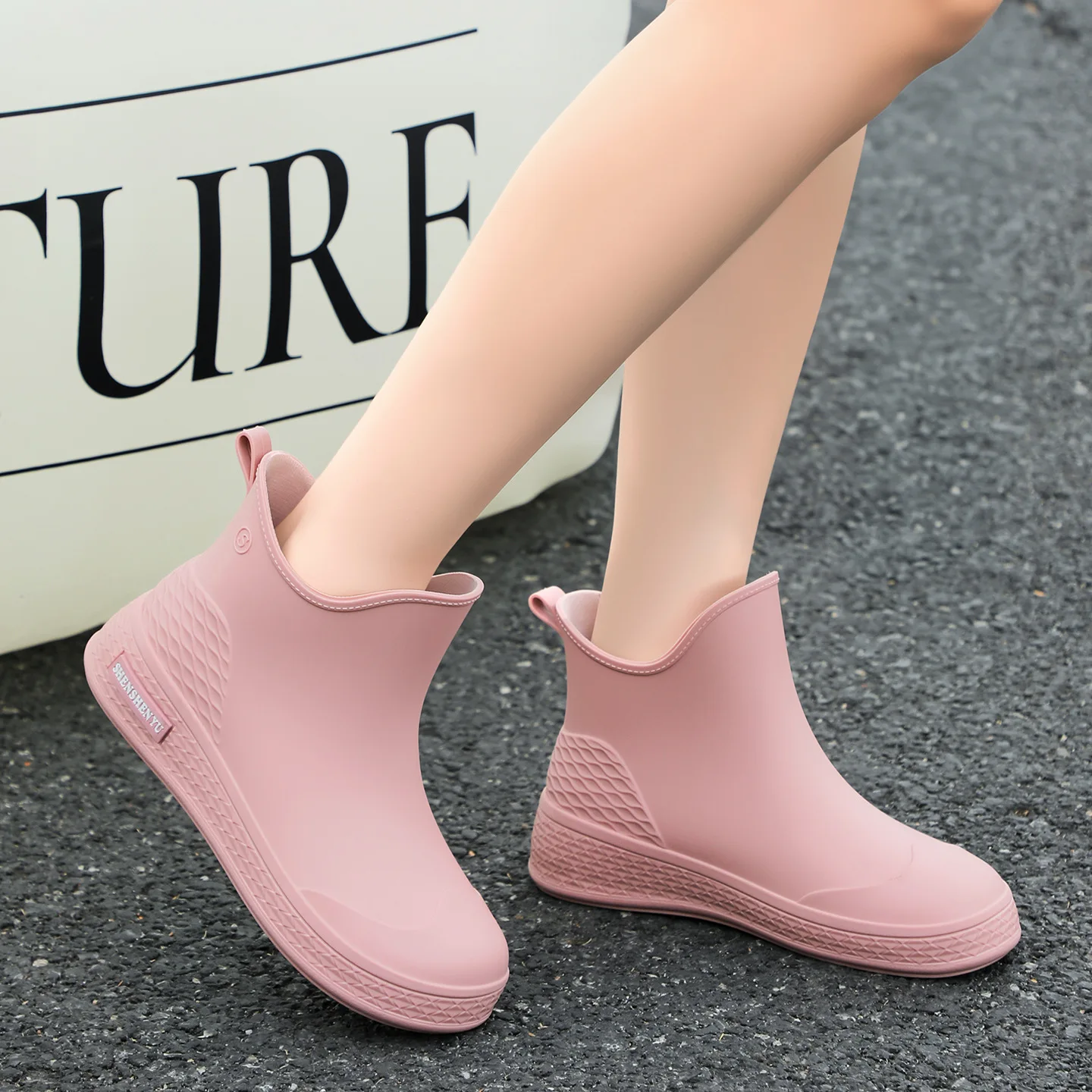 

Short-tube Women's Fashionable Waterproof Shoes Adults Non-slip Rain Boots Lightweight and Simple Rain Boots Comfortable Shoes