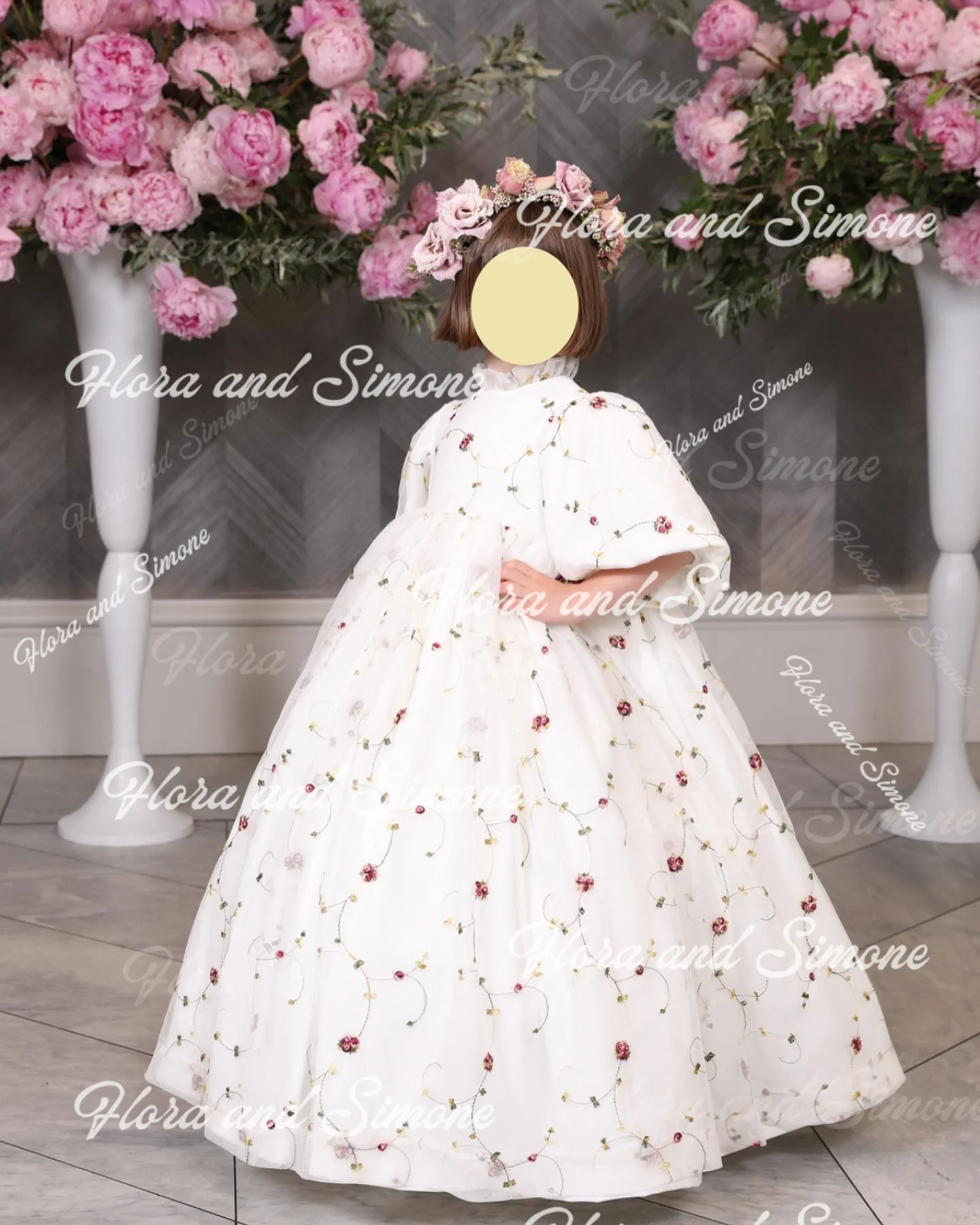 Geborduurde kanten bloemenmeisjesjurken voor bruiloft Elegante hoog getailleerde kinderfeestjurk Prinses communiejurk op maat