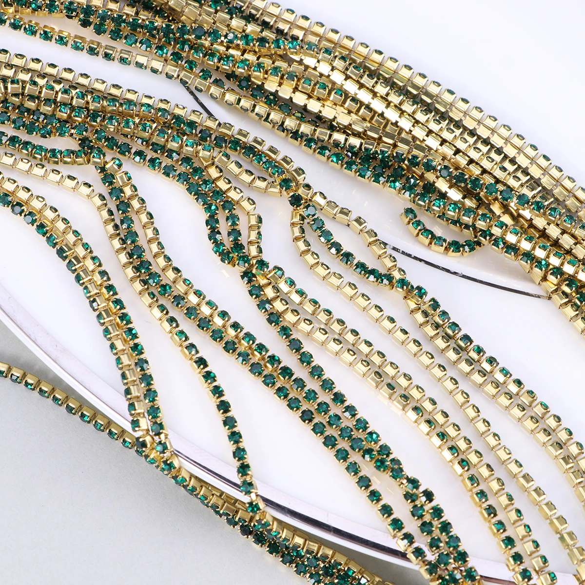 

10M Crystal Rhinestone Chain Trim Sewing Craft Jewelry Decoration 2Mm Dark Green Sparkly Glass Wedding Bridal Costume Cake Dress