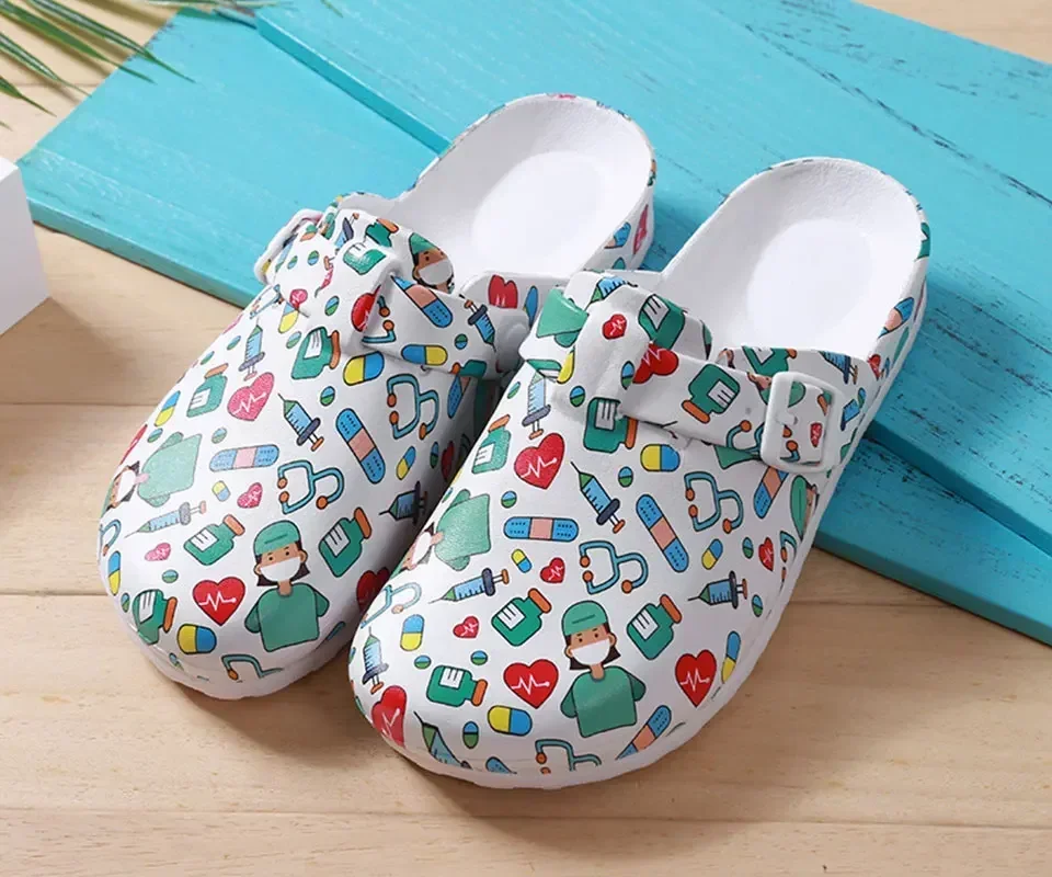 Cute Print Medical Shoes Unisex Non-slip Nurse Clogs Nurse Surgical Slippers EVA Laboratory Doctor Clogs Dentist Work Slippers