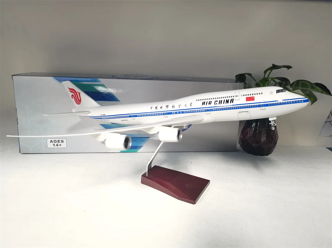 

1:130 Scale Diecast Airplanes Air China Boeing 747 Plane Model With Wheel LED Light Resin Aircraft Model for Decoration