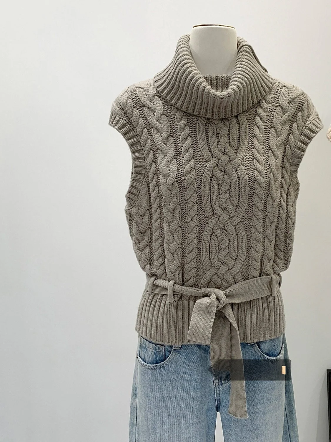 

Women's High Collar Knitted Sweater Vest Inner Wear Turtlene Long Sve Top Belted Waist Design Early Spring Faion