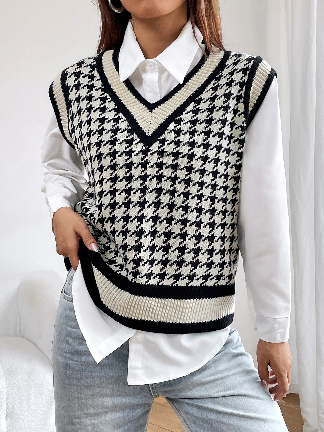 Autumn and winter women's V-neck contrast color checkered overlay wear all casual knitted sweater vest