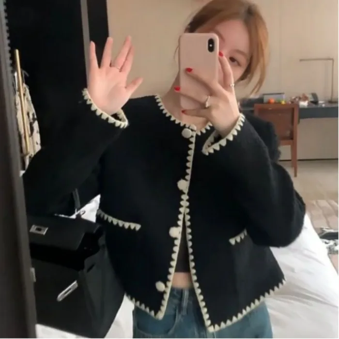 Black Elegant Short Quilted Jacket Women's Fashion 2026 Autumn New Style Small Size Autumn Winter Popular Top round Neck