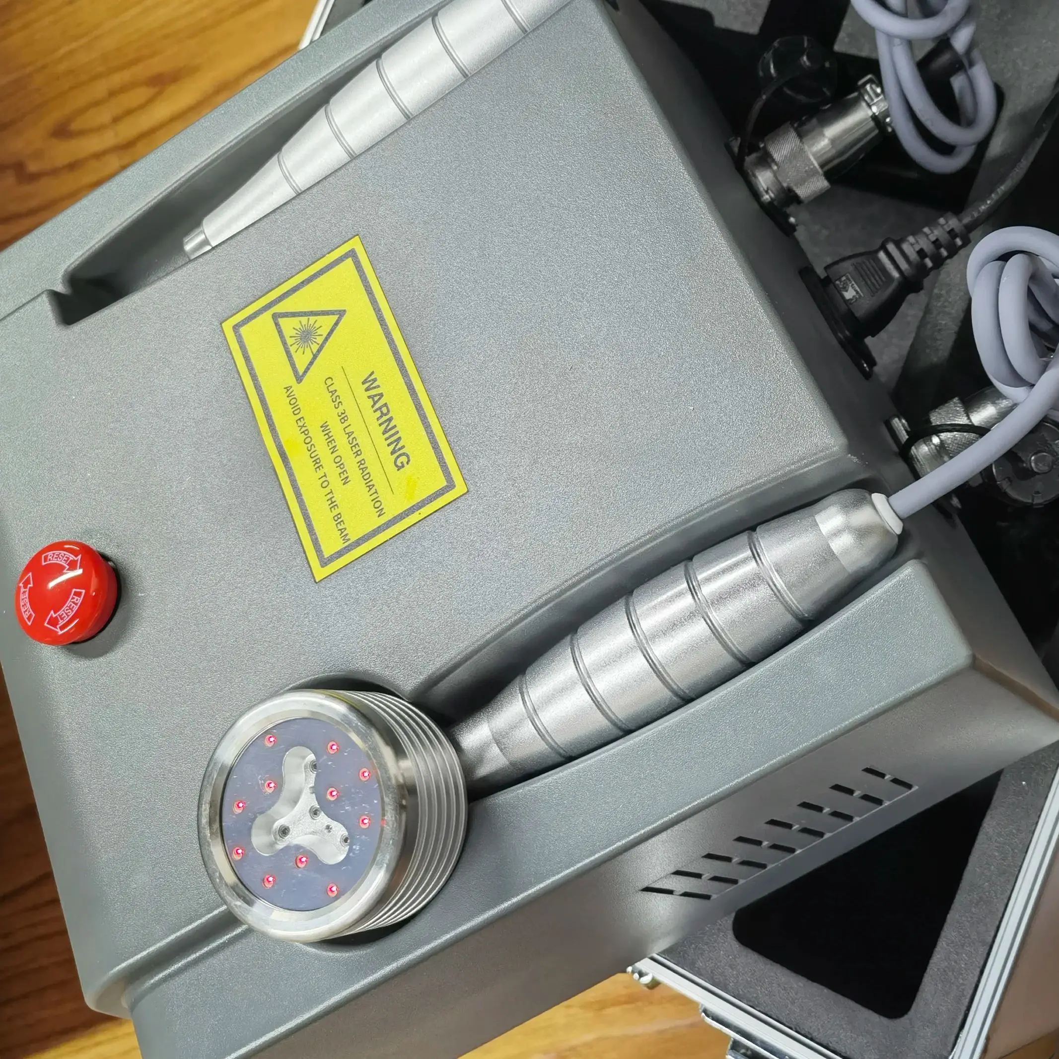 

Оборудование для лазерной терапии 3-в-1 HLKGO, перезаряжаемая ручка 1055 МВт для лечения боли, раны, реабилитации, человека/животного