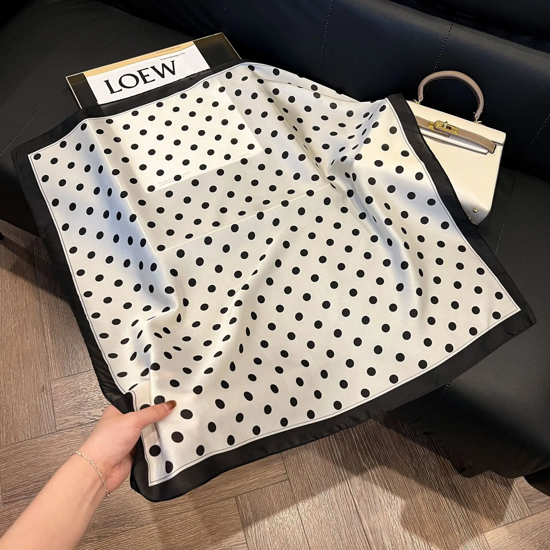 70 cm gepunkteter Schal für Damen, Frühling und Sommer, dünner Twill-Schal aus Seidenimitat für modischen und vielseitigen Turban-Schal – Detail 11