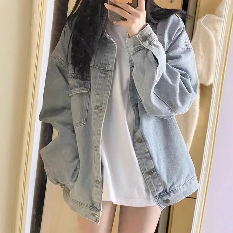 

Women's Light Wash Oversized Denim Jacket, Loose-Fit Casual Jean Jacket with Pockets, Trendy Streetwear Button-Down Coat