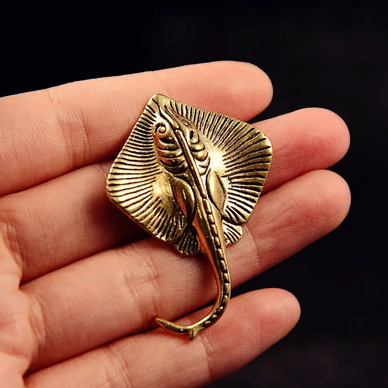 Креативные латунные рыбы-дьявола, миниатюрные аксессуары для рукоделия, океан, мантой, животное, чай, домашний декор для домашнего животного, медная фигурка, украшение для дома Креативные латунные рыбы-дьявола, миниатюрные аксессуары для рукоделия, океан, мантой, животное, чай, домашний декор для домашнего животного, медная фигурка, украшение для дома