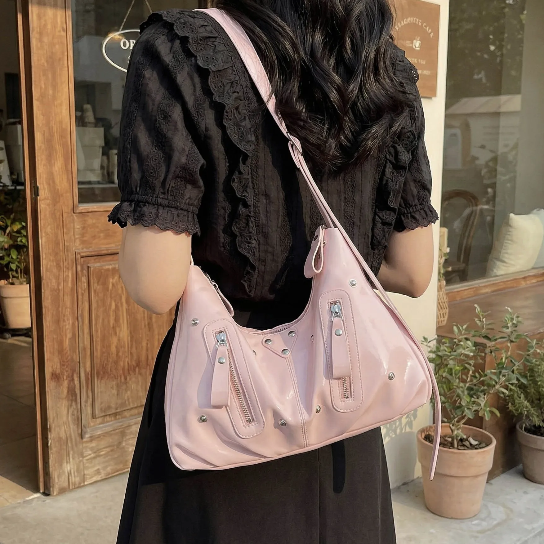 

Модная сумка-кроссбоди из мягкой кожи в стиле Spicy Girl с ретро-заклепками для стильных девушек, сумка-хобо