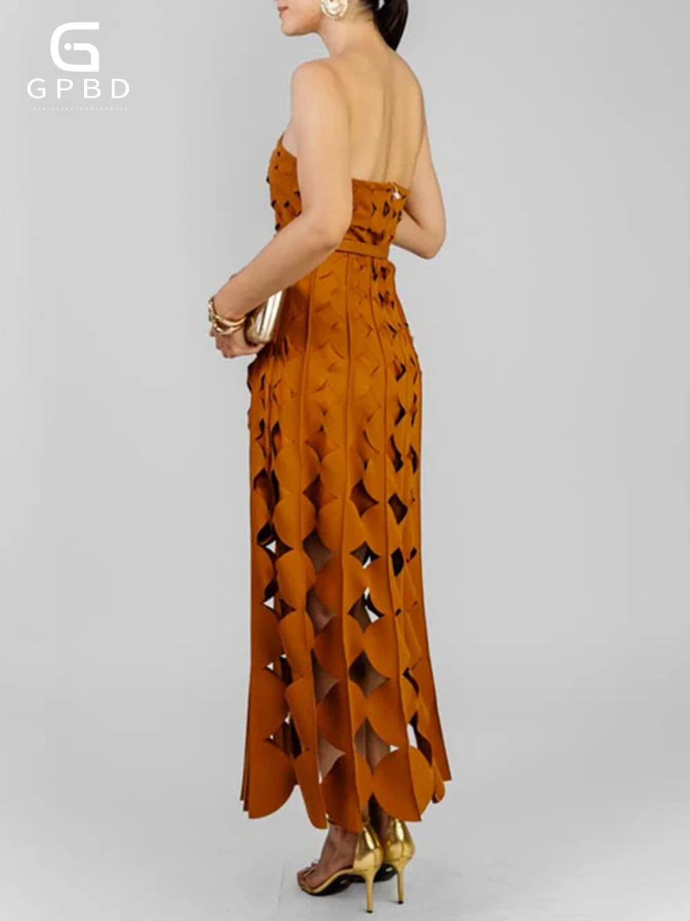 فستان دائري مقصوص للنساء بدون حمالات عالي الخصر مرقع بحاشية شرابة فساتين ماكسي صلبة للسيدات ملابس صيف 2025