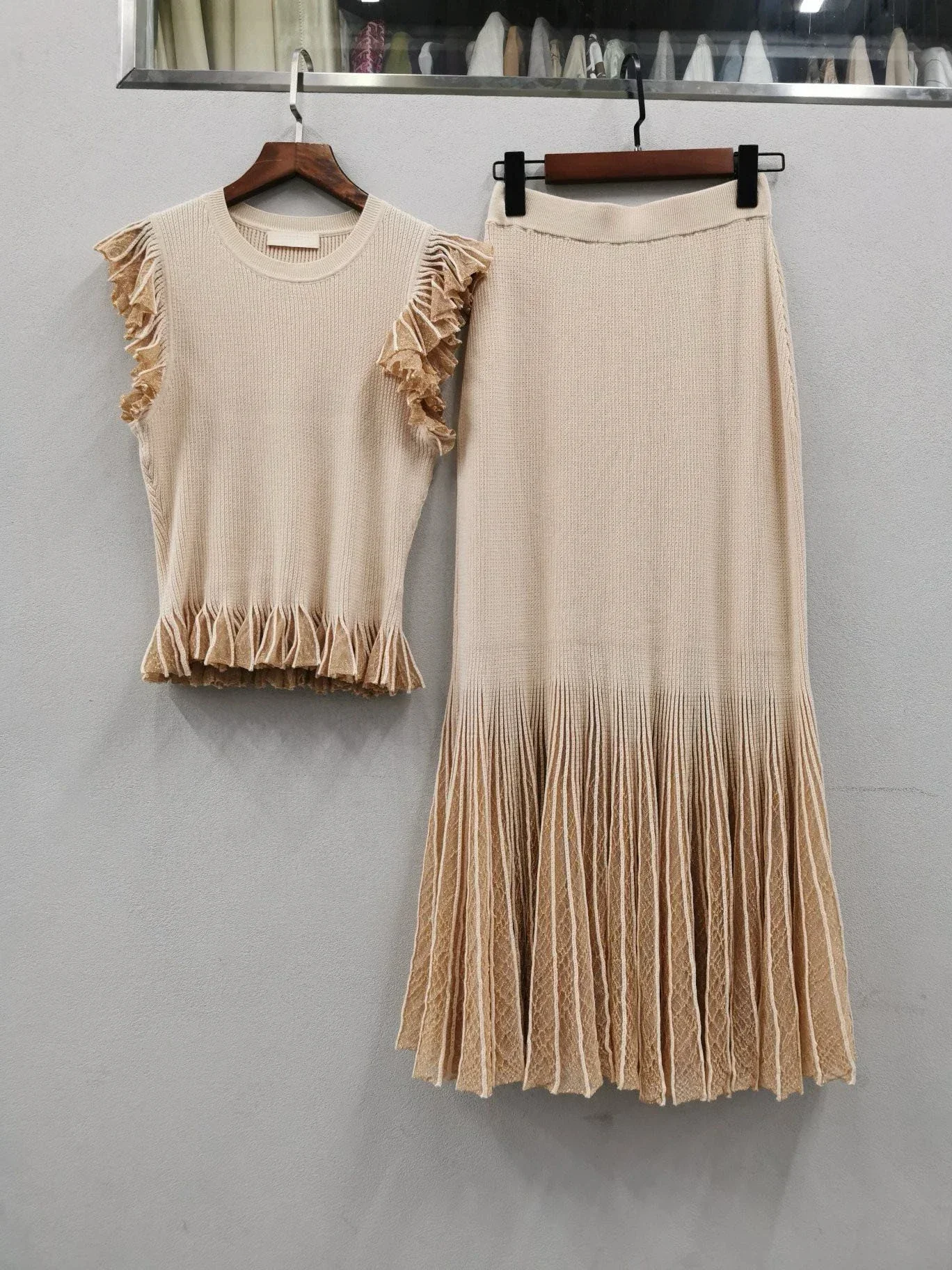 Beige Black Ruffle Sleeveless 2024 Summer High Quality Knit Vest Tops Pleat Midi Skirt Set for Women