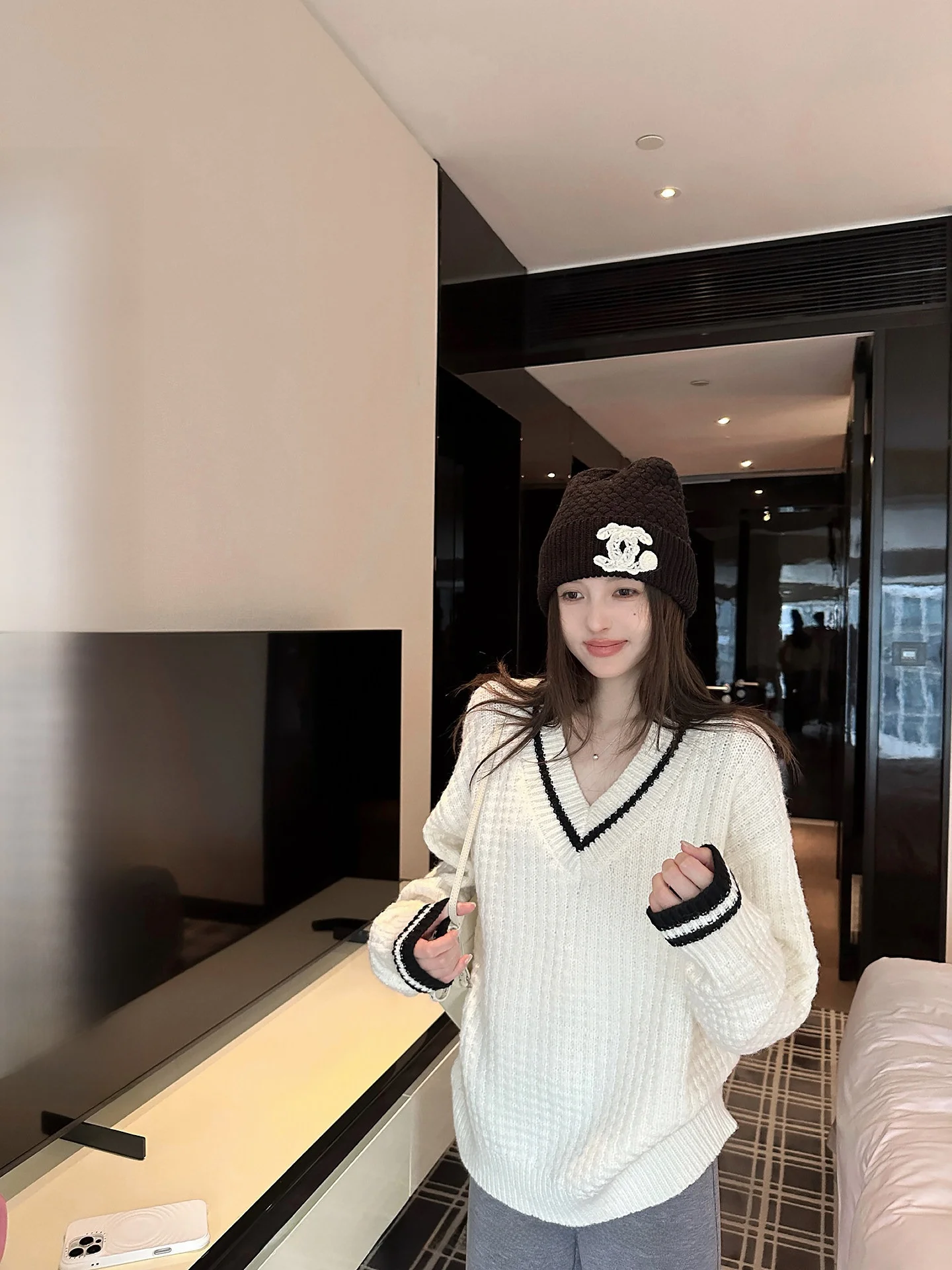 

Loose V-neck Knitted Sweater Women Casual Style Long Sleeve Autumn Winter New Fashion Korean Loose Fit Crew Neck Top