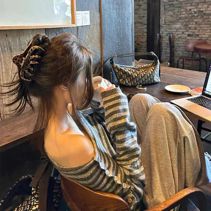 

Retro leopard print acetate gripper shows hair volume large elegant hair bun classy shark clip hairpin headwear for women
