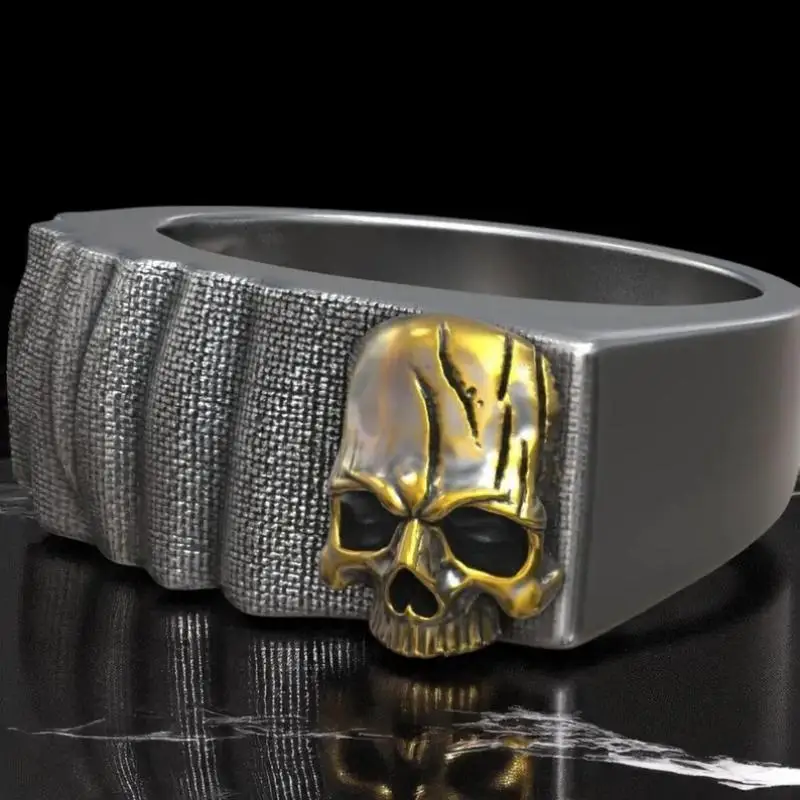 Handgefertigter الذهبي Totenkopfring mit structureiertem Stoffmuster und schwarzem Silberband، dunkel und stilvoll
