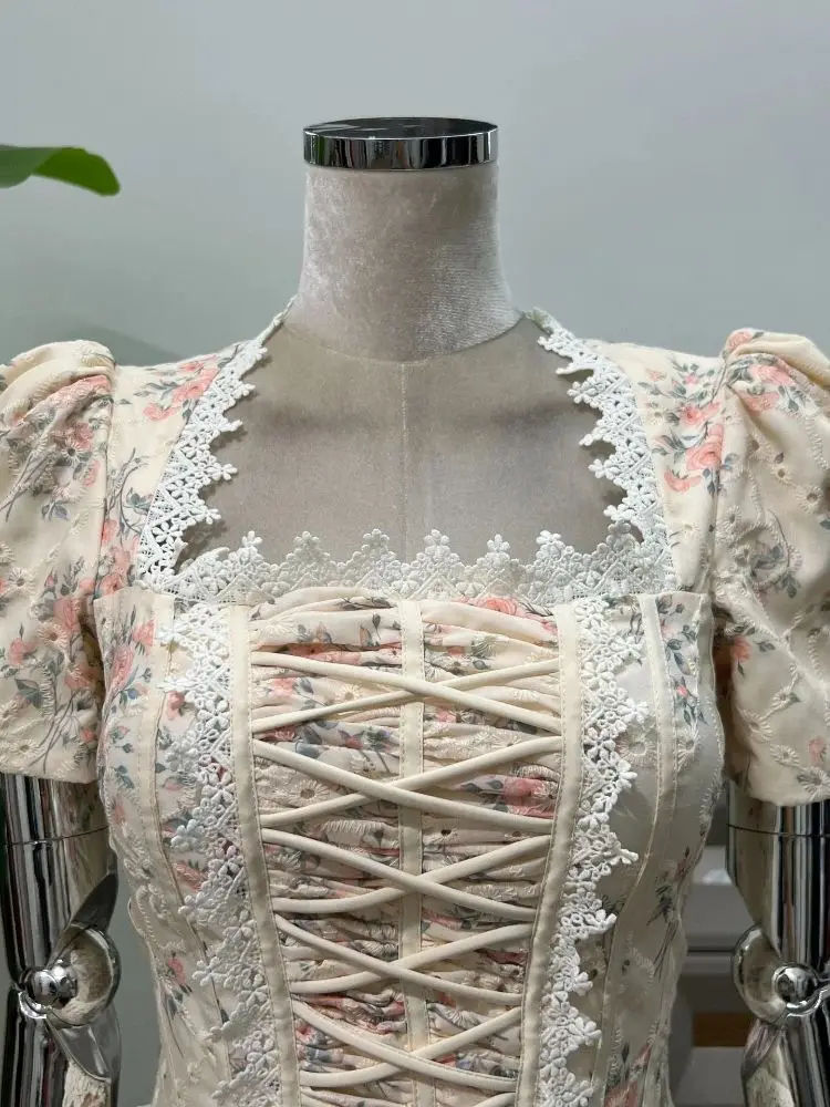 2025 وصول جديد خمر الأزهار طباعة الرجعية المحكمة نمط فقاعة قصيرة الأكمام الدانتيل تقليم المرأة فستان الحفلات المسائية الأنيقة #3