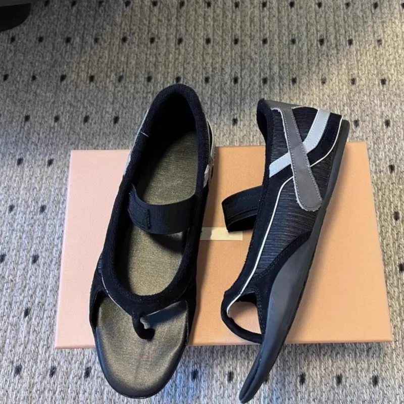 Vintage 2026 New Soft Leather Round Toe Versatile Colorblock Casual Sneakers Flat Comfortable Toe Herringbone Sandals