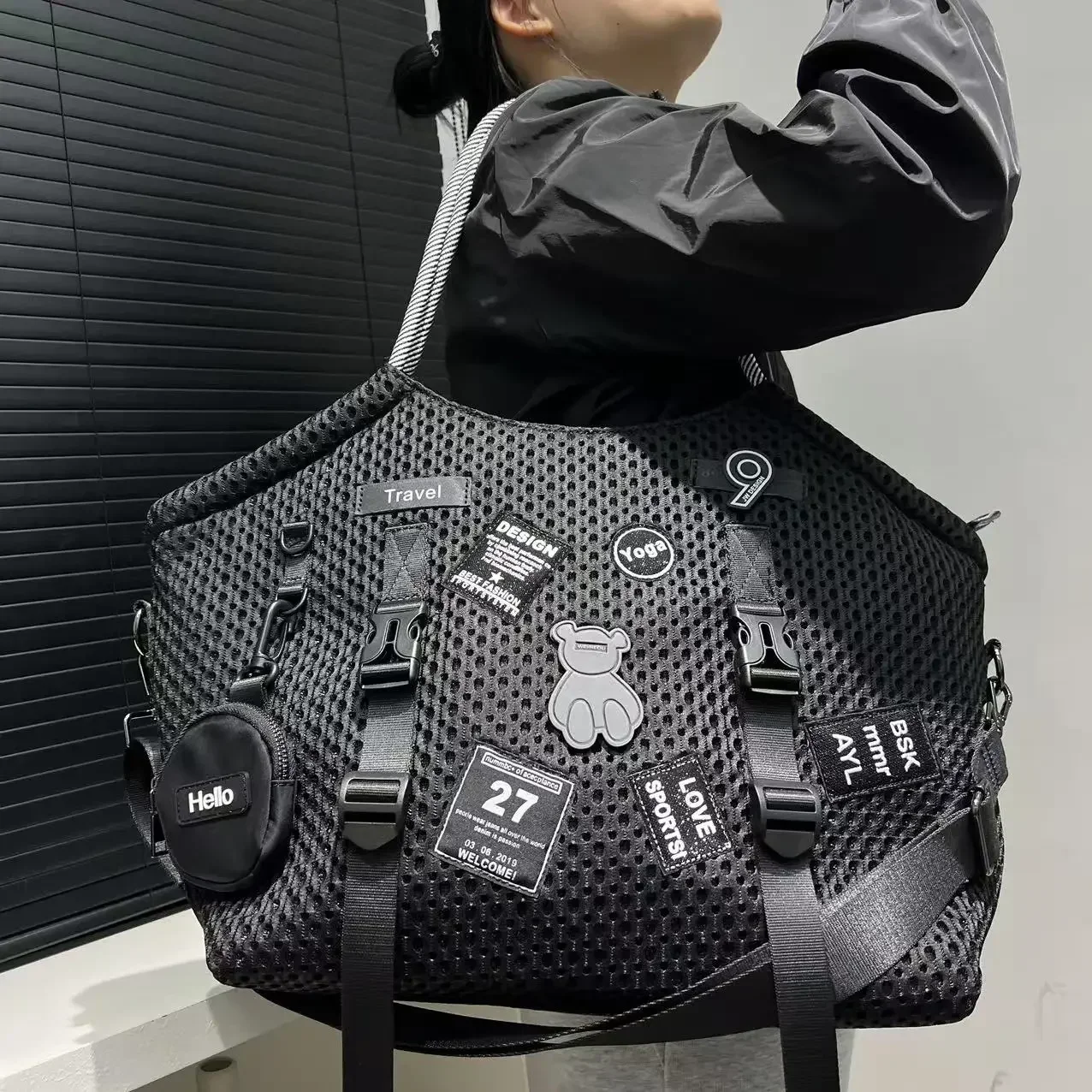 

Ladies' fashionable cloth nylon mesh travel shoulder bag with large capacity, lightweight and multi lock casual handbag