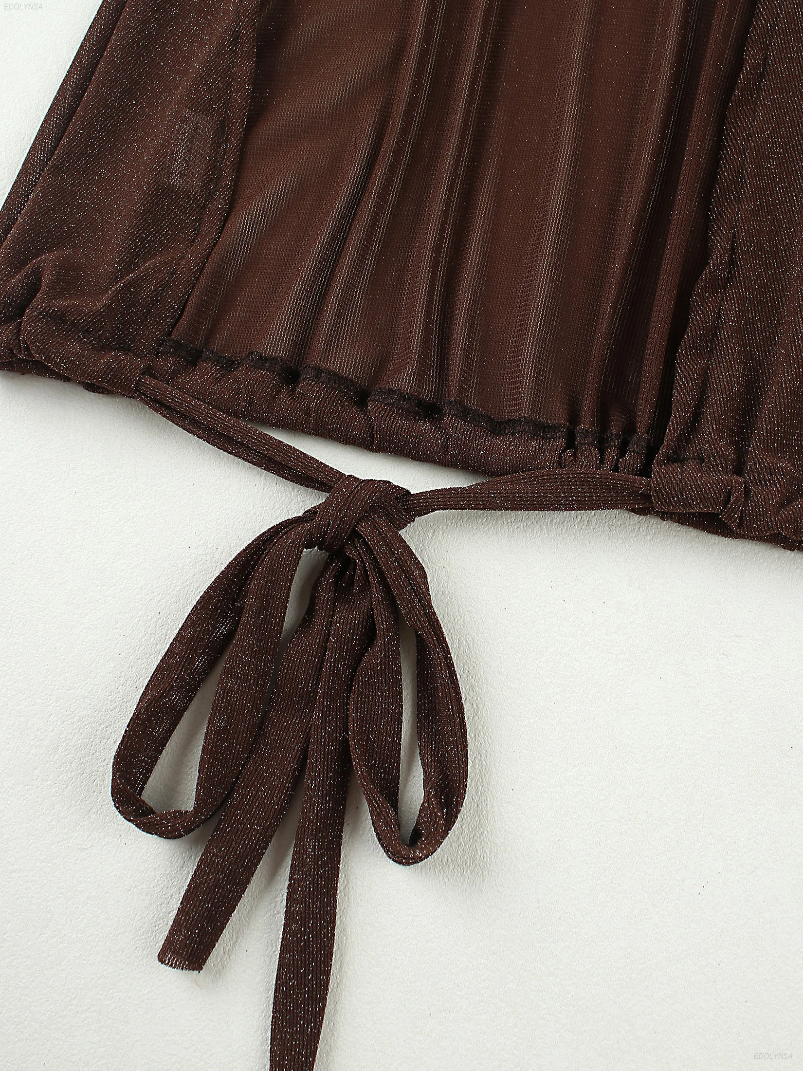 ชุดเซ็ตเสื้อผ้าผู้หญิงสำหรับฤดูร้อนปี 2025 สไตล์ชิคสำหรับงานปาร์ตี้ เสื้อถักเปิดหลังผูกเชือก ชุดกางเกงขาสั้น ชุดว่ายน้ำสองชิ้นสำหรับวันหยุดพักผ่อน รุ่น K228